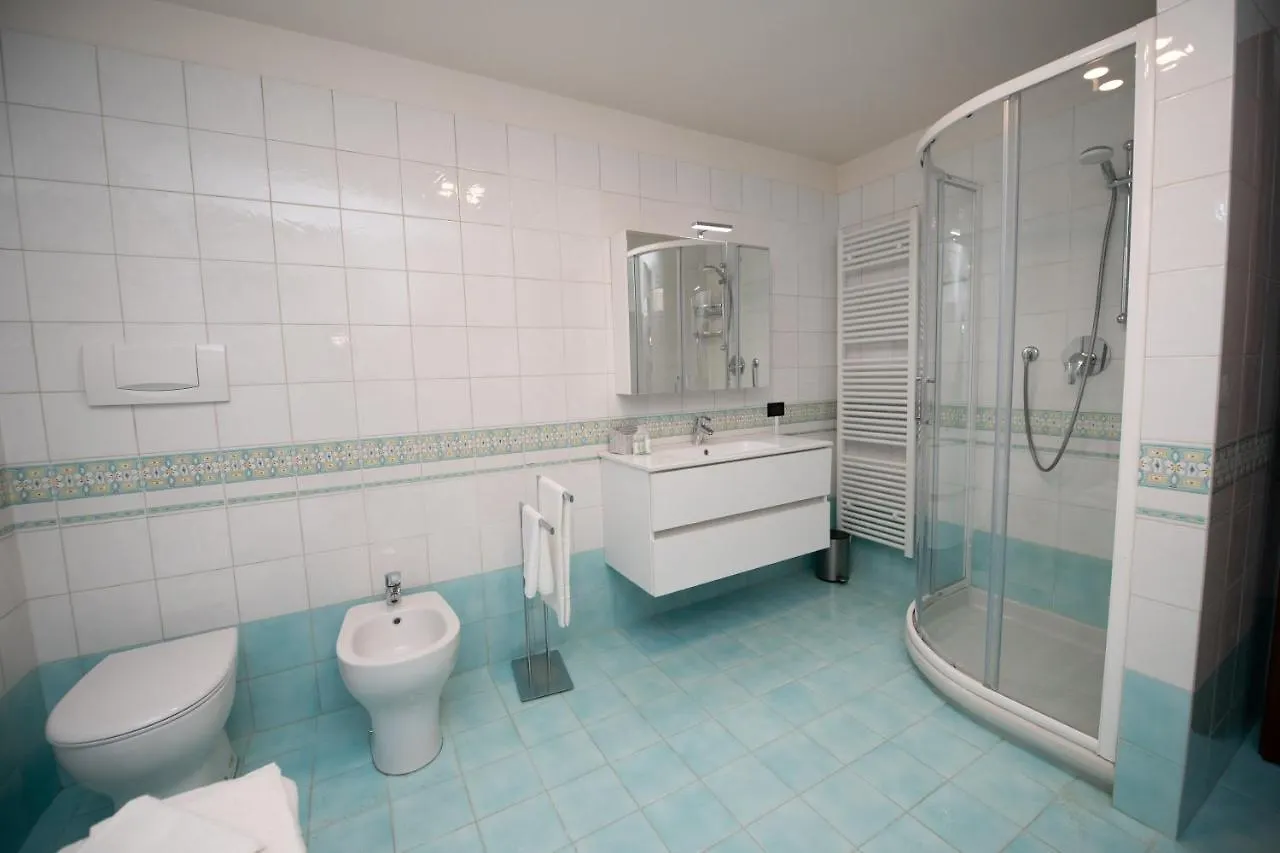 Apartment Il Cortiletto - Appartamento Lores Manerba del Garda Italy